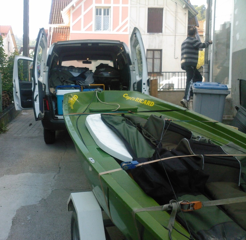 La pêche avec la nuitée le domaine de Sverdlovsk