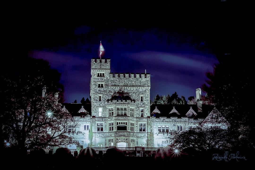 замок Хэтли ночью