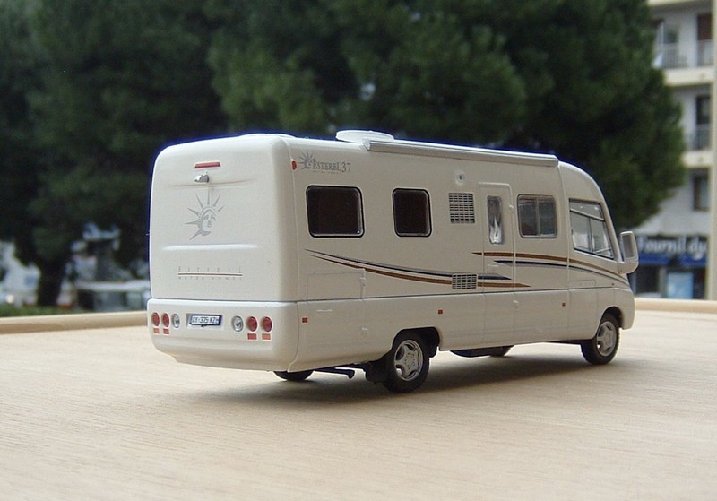 Le camping-car Esterel L37 Mercedes 316 miniature par Ixo-Models