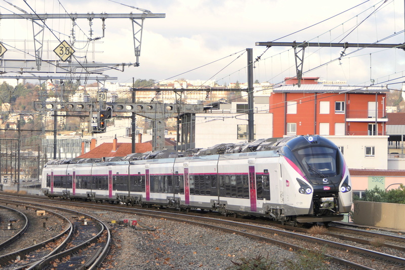 File:TGV Duplex à Laval (3) par Cramos.jpg - Wikimedia Commons